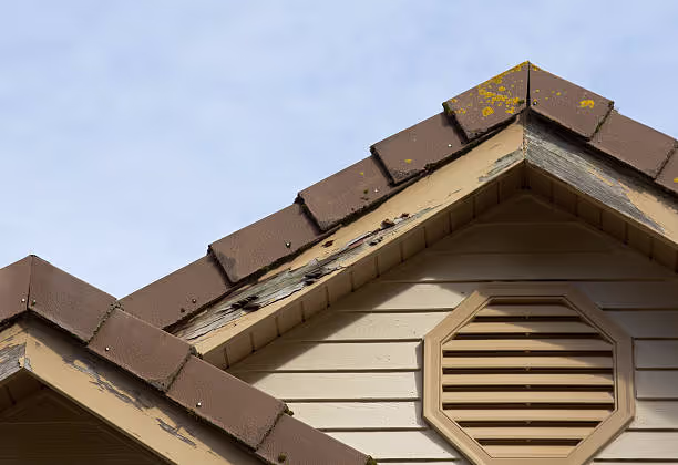 A house with wood rot in Springfield, MO.